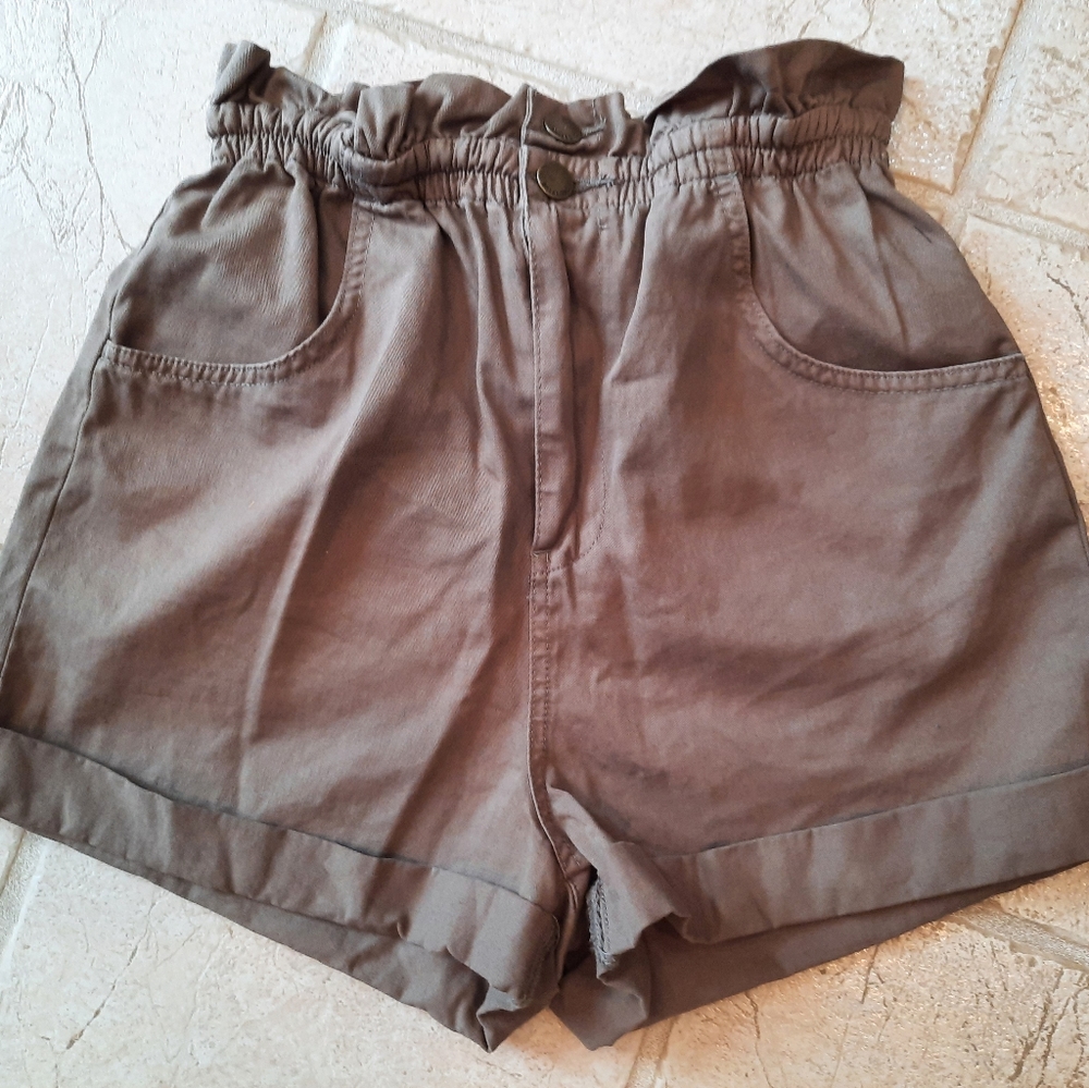 Billabong army green paperbag hi waist Shorts sz L